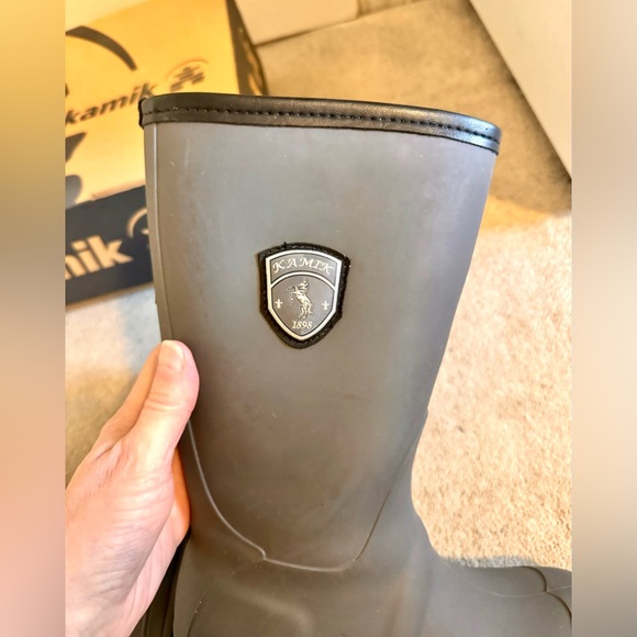 Women/girls rain boots, size 7. Brand:Kamik. Like new condition. With the box. - Picture 5 of 6